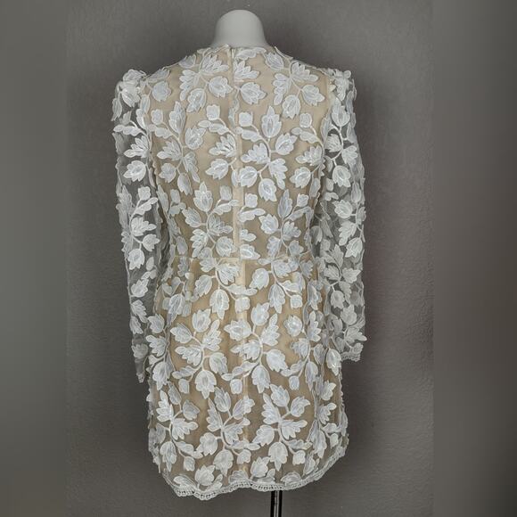 HELSI Christy Scalloped Floral Applique Mini Dress Size Medium - Picture 5 of 15